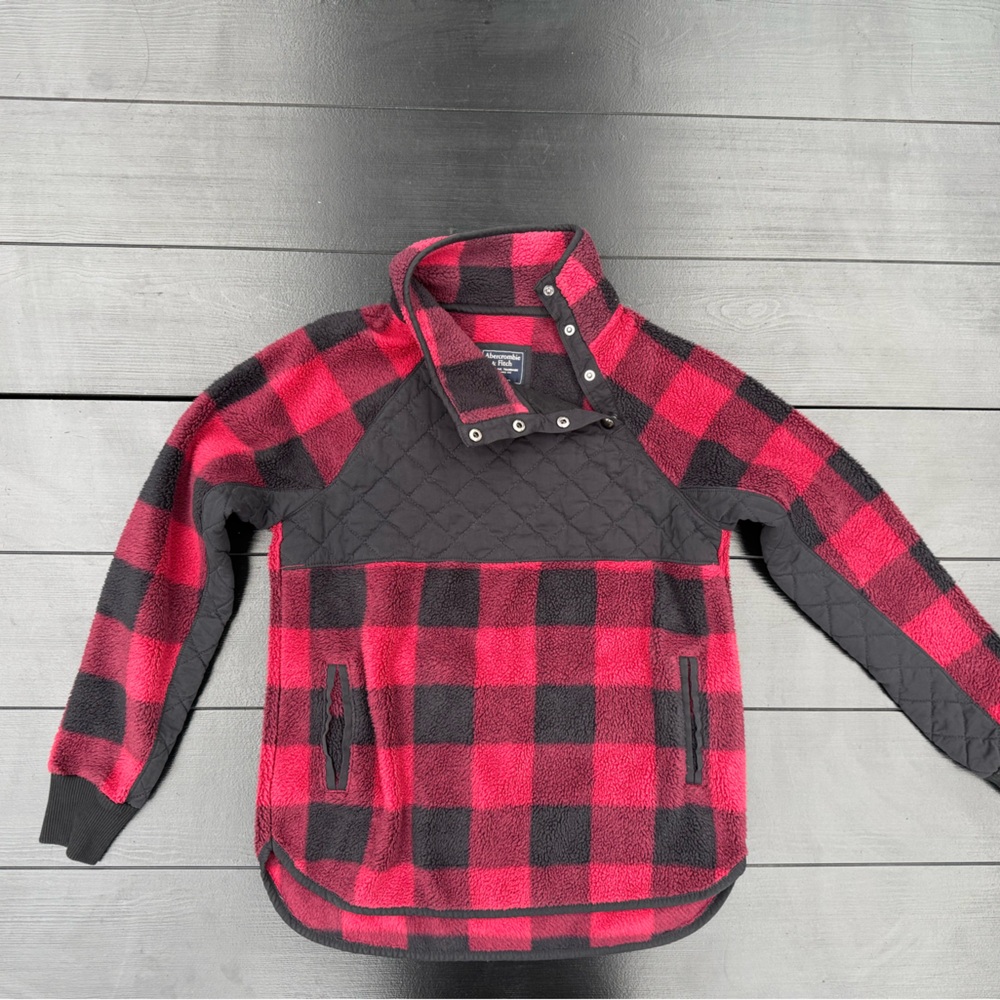 Abercrombie & Fitch Red and Black Quilted Pullover